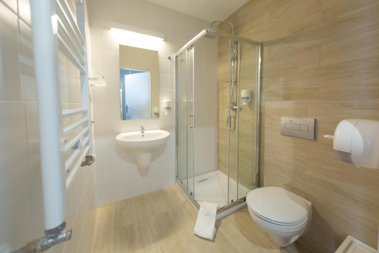 Hotel Quattro Щецінек Екстер'єр фото